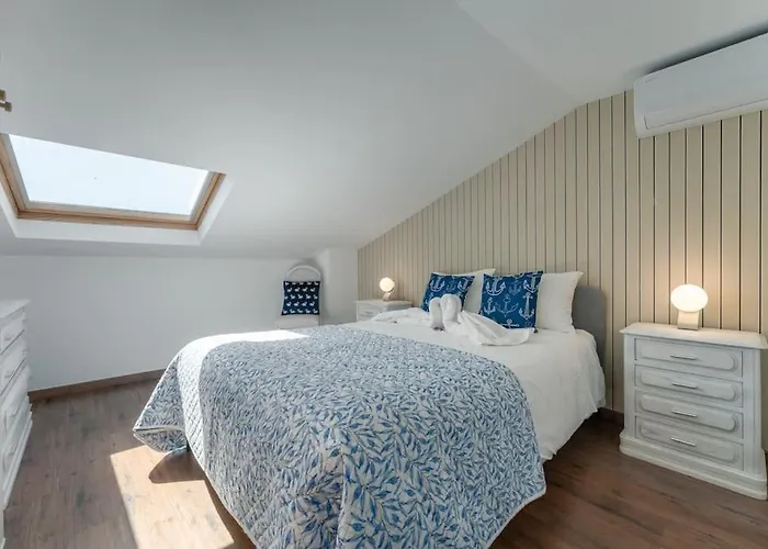 Daire Sunset Terrace - Beachfront With Private Parking *