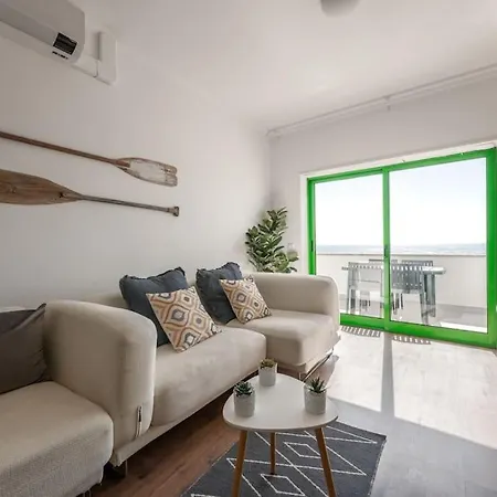 Sunset Terrace - Beachfront With Private Parking