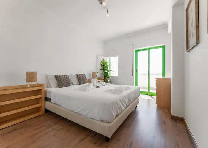 公寓 Sunset Terrace - Beachfront With Private Parking *