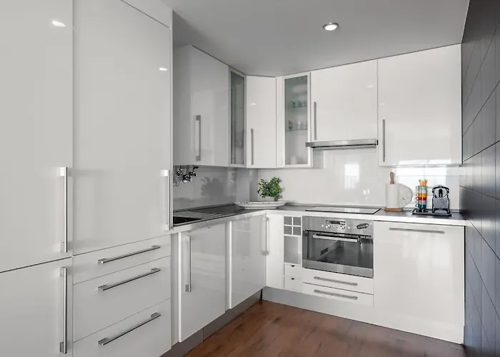 Sunset Terrace - Beachfront With Private Parking 公寓