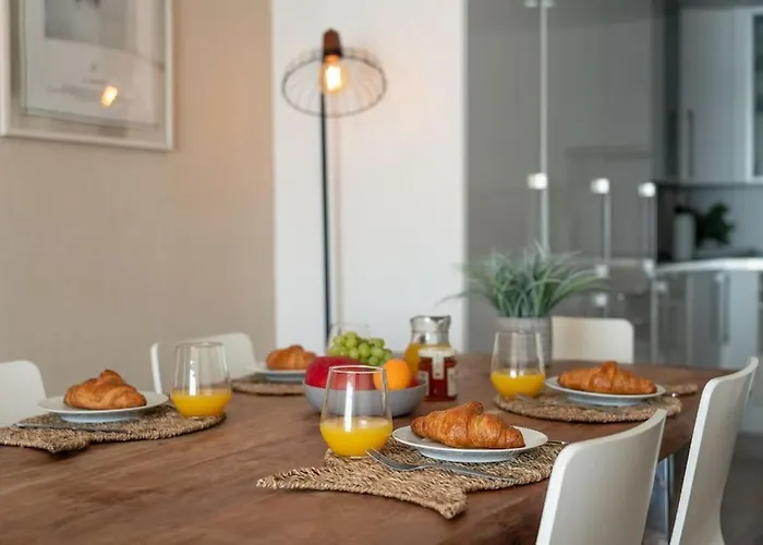 Sunset Terrace - Beachfront With Private Parking 公寓 *